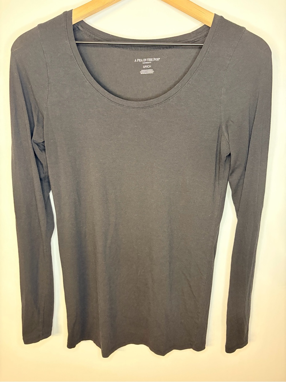 A Pea in the Pod Women’s Black Scoop Neck Long Sleeve Maternity T-Shirt, Small